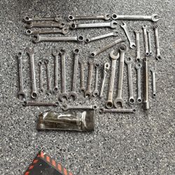 Assorted wrenches