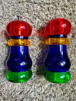 Vintage Multi Colored Salt & Pepper Shakers🧂