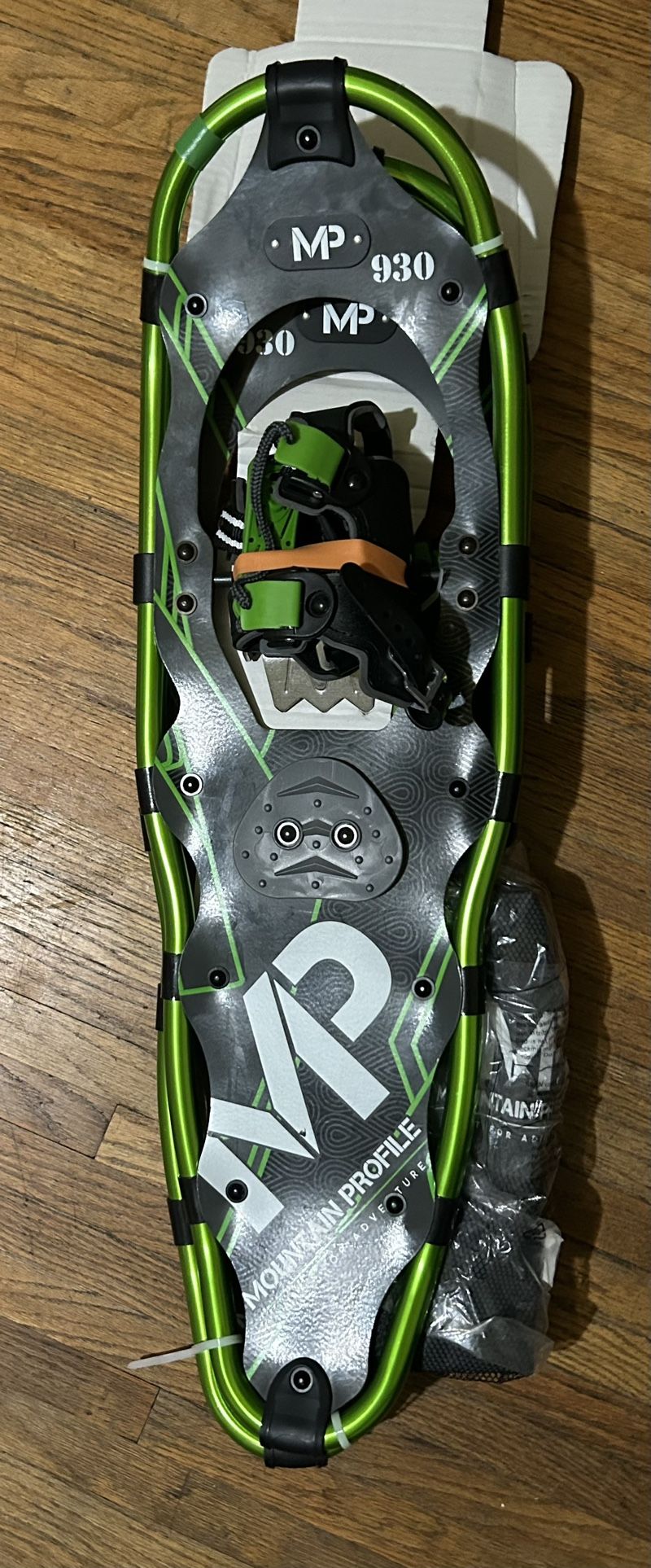 Yukon Charlie's 930 mountain profile Snowshoes with Bag