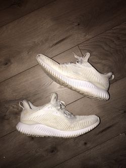 Adidas AlphaBounce Size 9