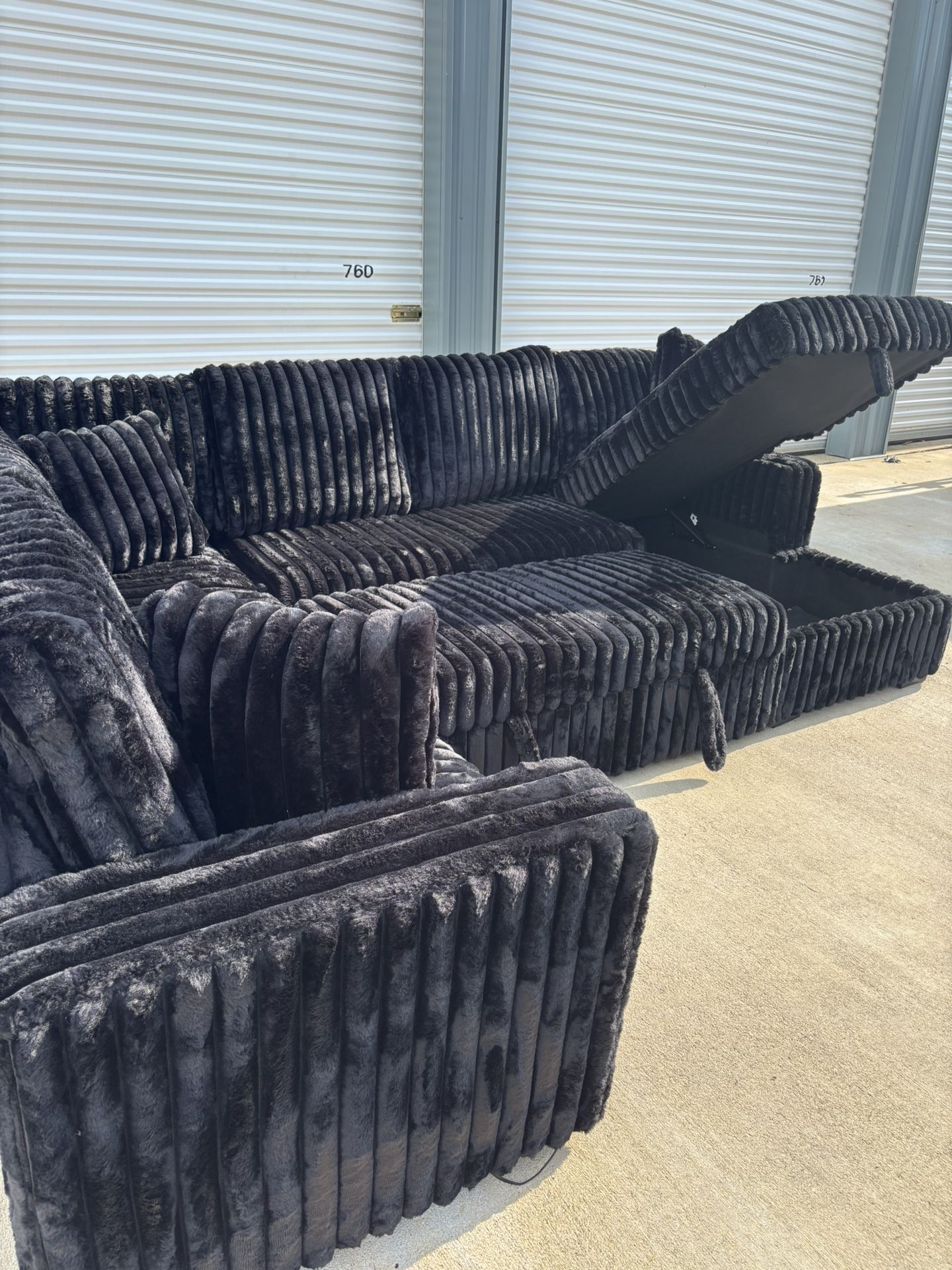 Trendy Black Fluffy Sectional Couch With Storage & Pull Out Bed