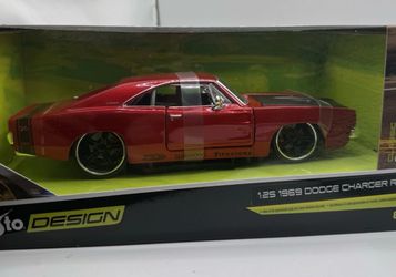 1:25 Maisto Design 1969 Dodge Charger R/T Red with Black hood & stripe