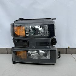 2019 2020 2021 Chevy Chevrolet Silverado Halogen Type Headlight Headlamp Right Passenger Side RH OEM USED ORIGINAL 