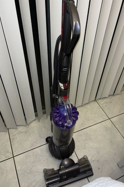 Dyson Slim Ball Animal Upright Vacuum for Sale in Moreno Valley CA OfferUp