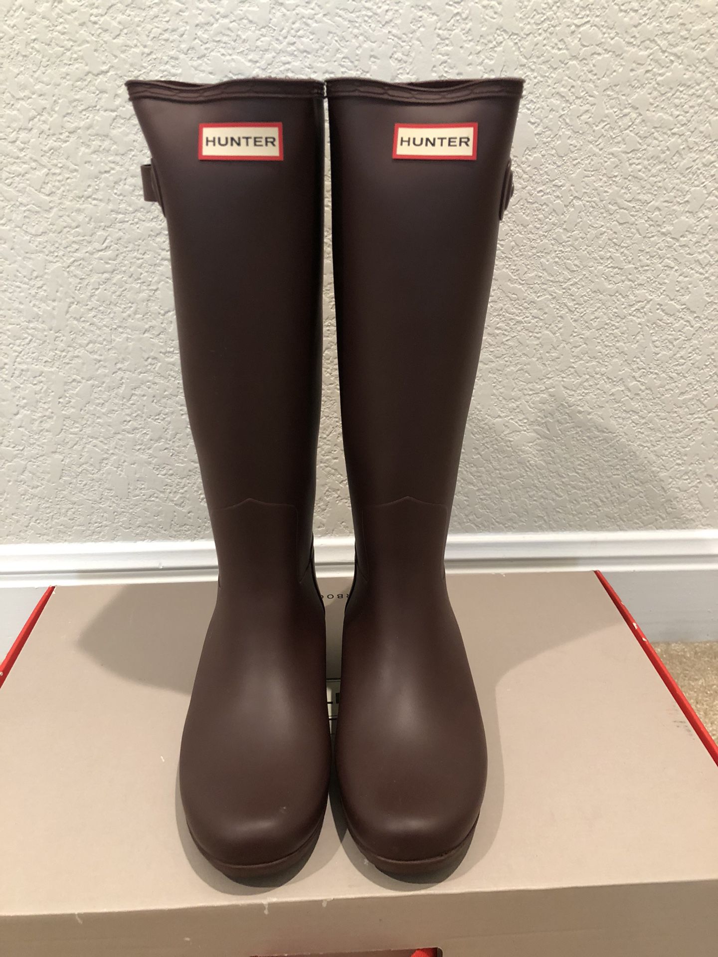 Hunter Original Rain Boots (TALL) - Women’s Size 6 - Burgundy (Box included)