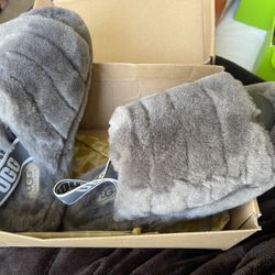 GREY UGG SLIDES/SANDALS