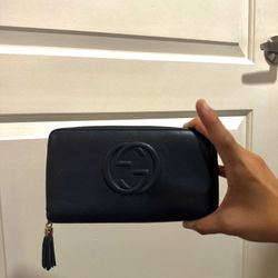 Gucci zip wallet (authentic, used but in great shape)