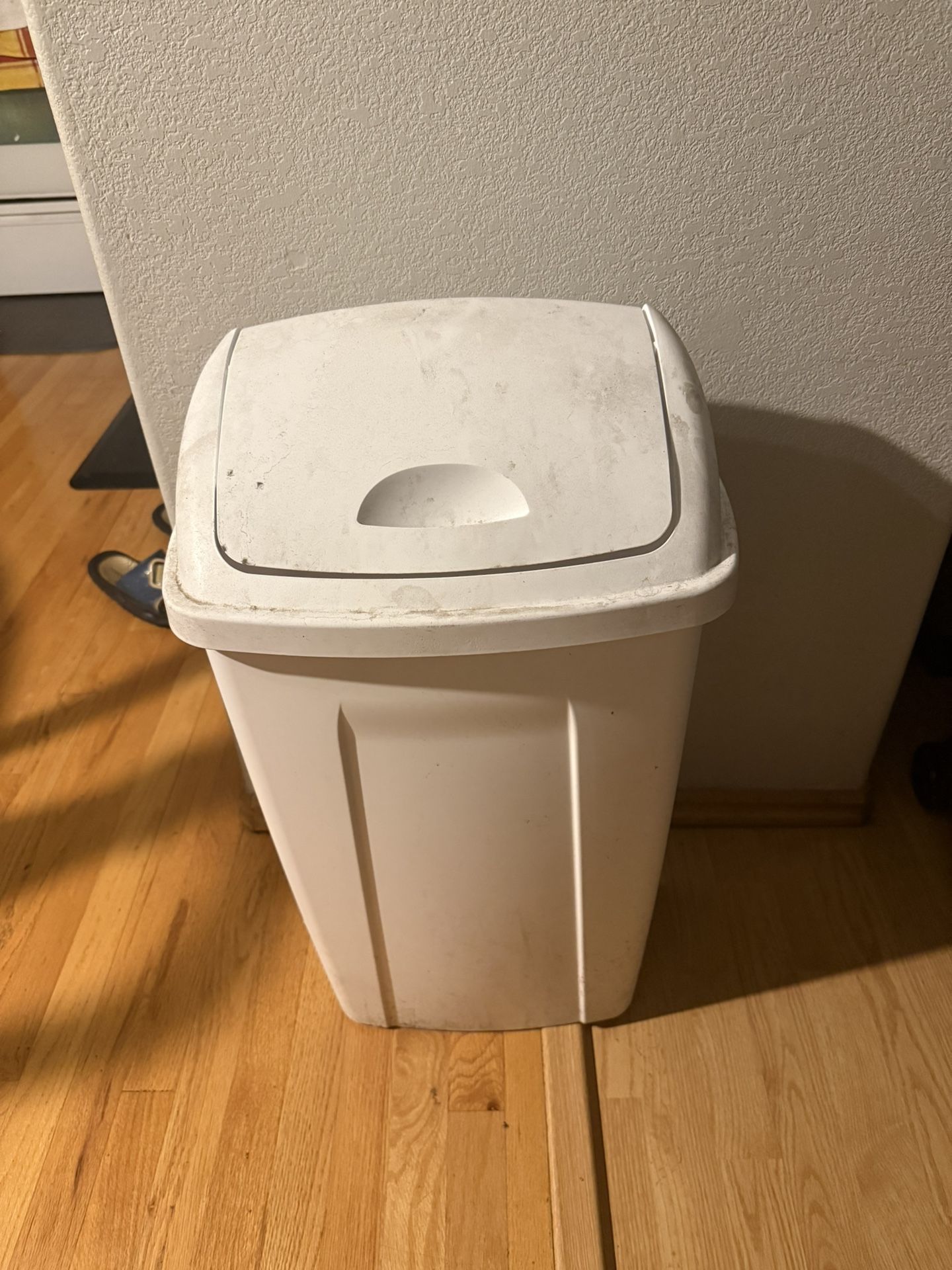 Trash can