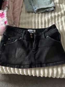 RSQ black denim skirt