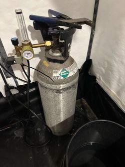 20 lb CO2 tank with valve (2)