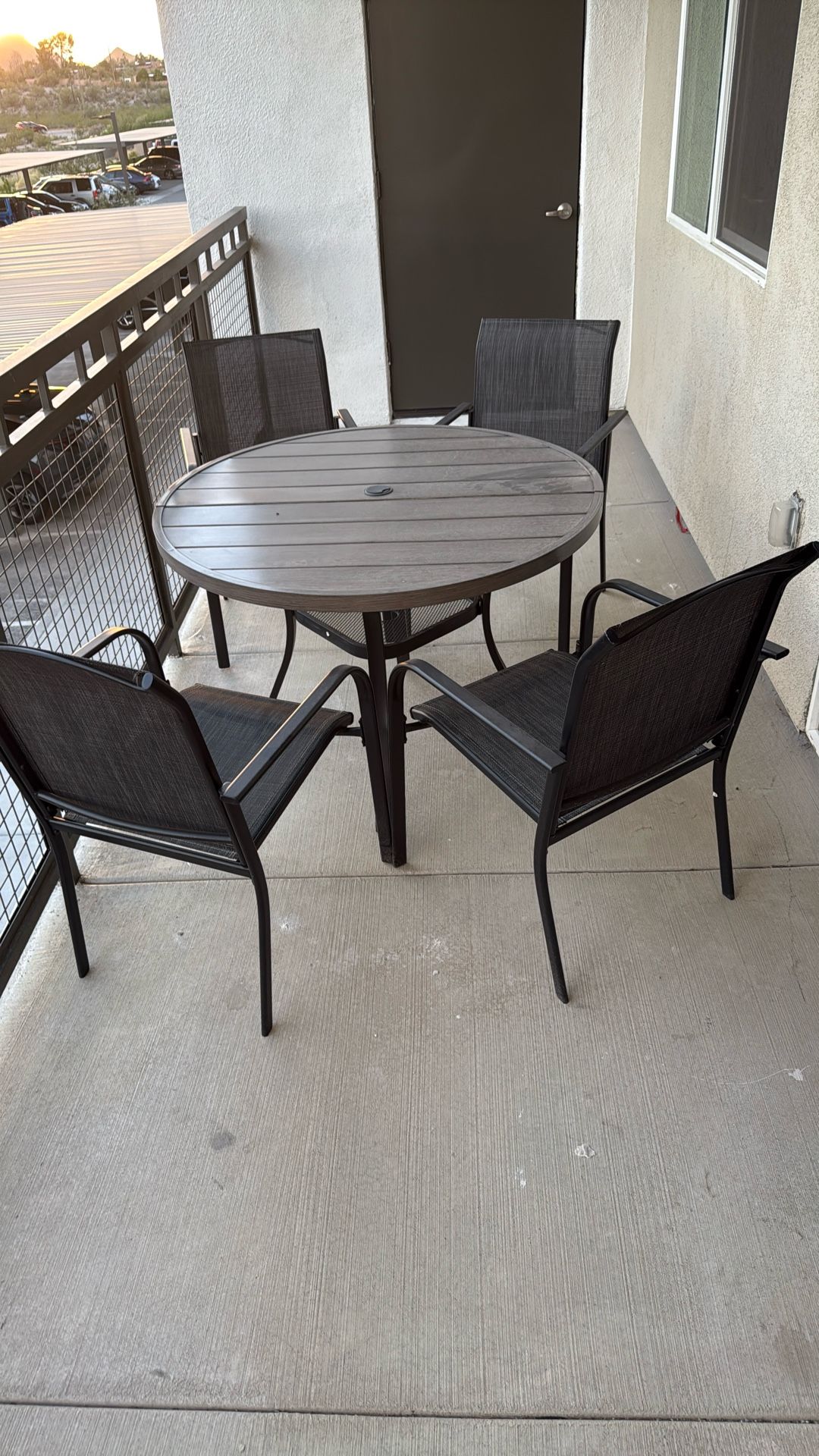 Table With 4 Chairs 