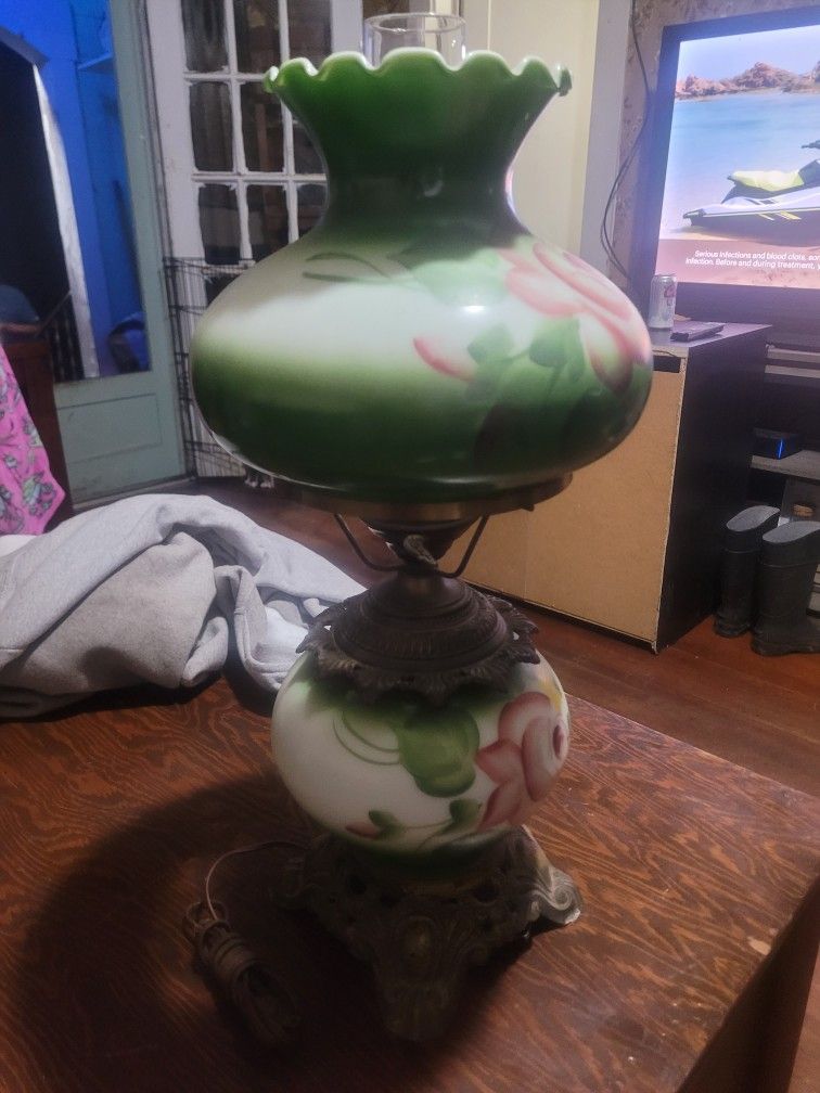 Vintage Hurrican Gone With The Wind Lamp