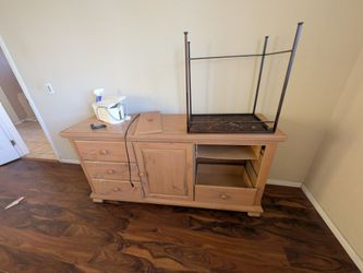 **FREE**several items. Must take all and pick up by Saturday