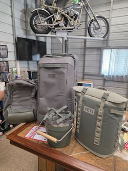 Yeti Luggage/cooler camp green matching set luggage, M20 hopper