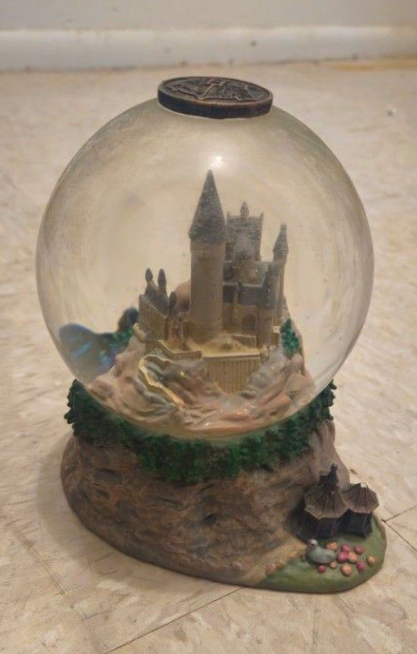 Harry Potter Hogwarts Castle Snowglobe