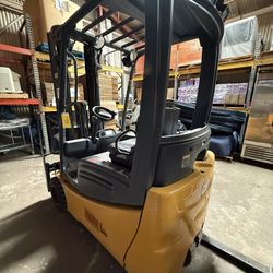 CAT Electric Forklift Model 2ETC3(contact info removed)hours Great Condition - Need Sold 