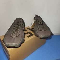 Yeezy 450 Cinder Size 11 DS 