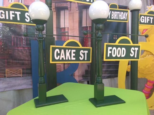16+ Sesame Street Light Post