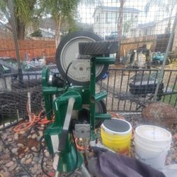 CASEY  PITCHING MACHINE 