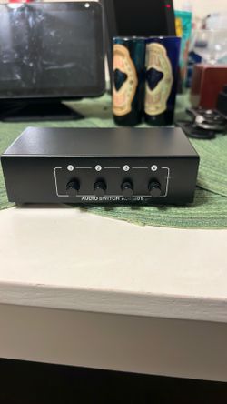 Small 4 input 1 output audio switch