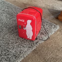 Mini Fridge (6 Sodas) 
