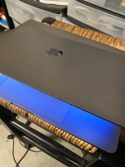 2019 Late 13” MacBook Pro Touchbar 2.4ghz Quad Core16gb