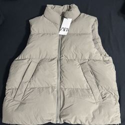 Zara Men’s Puffer Vest