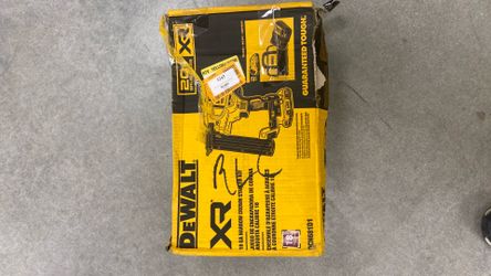 DEWALT 18 GA Narrow Crown Stapler Kit