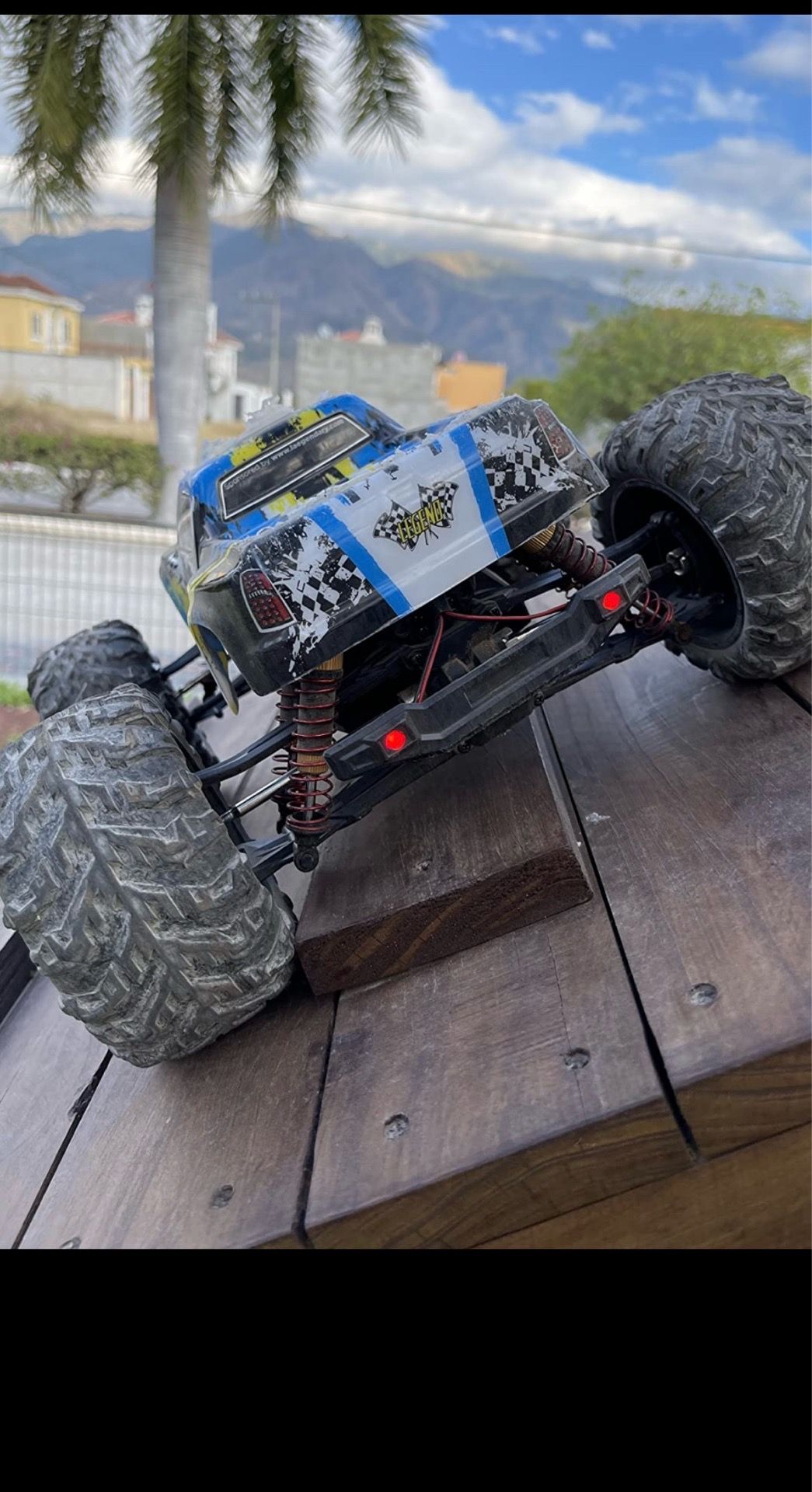 Brand new N SealedΒ Β Extremely Big LAEGENDARY 1:10 Scale 4x4 Off-Road RC Truck - Hobby Grade Brushed Motor Truck