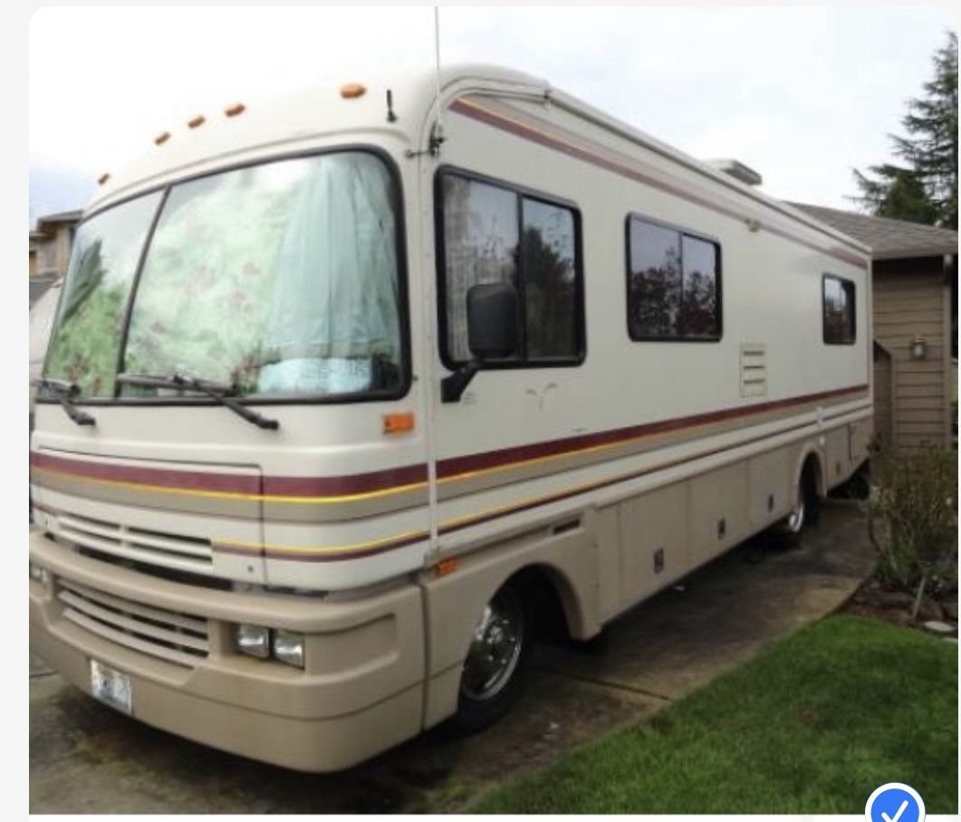 1995 Fleetwood Bounder 28’