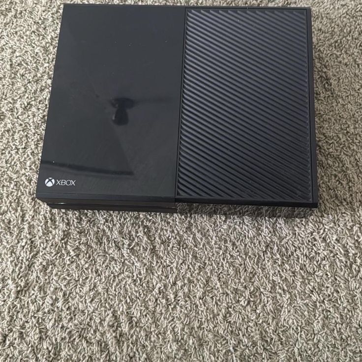 Black Xbox One 365GB + Lime Controller