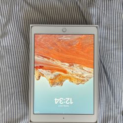 iPad 7th generation(128 gb) with Apple Pencil 