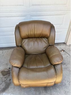 Rory recliner rotates 360 and lays flat