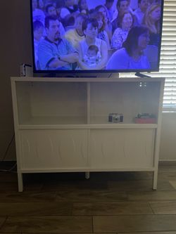 Ikia  tv stand