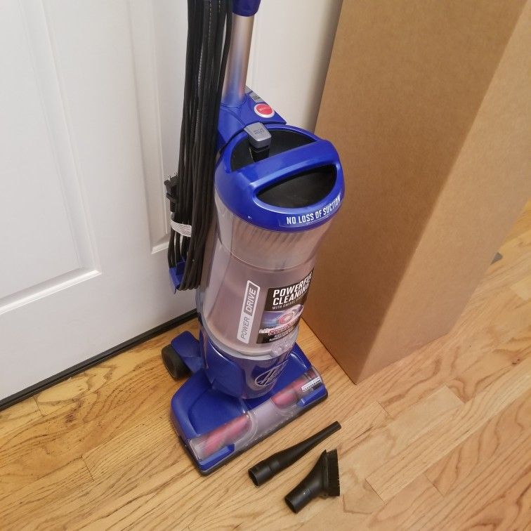 NEW cond HOOVER WINTANAL2 VACUUM CLEANER WITH ATTACHMENTS , AMAZING SUCTION , WORKS EXCELLENT , IN THE BOX $45 FIRM