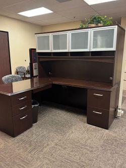 L-Shaped Office Desk with Hutch and Drawers