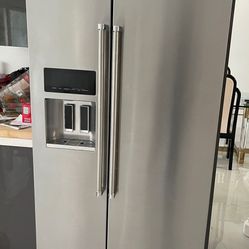 Refrigerator 