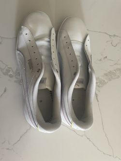 Ladies, size 10 white leather tennis shoes. Puma.