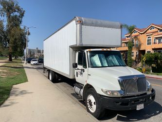 26 ft box truck with lift gate