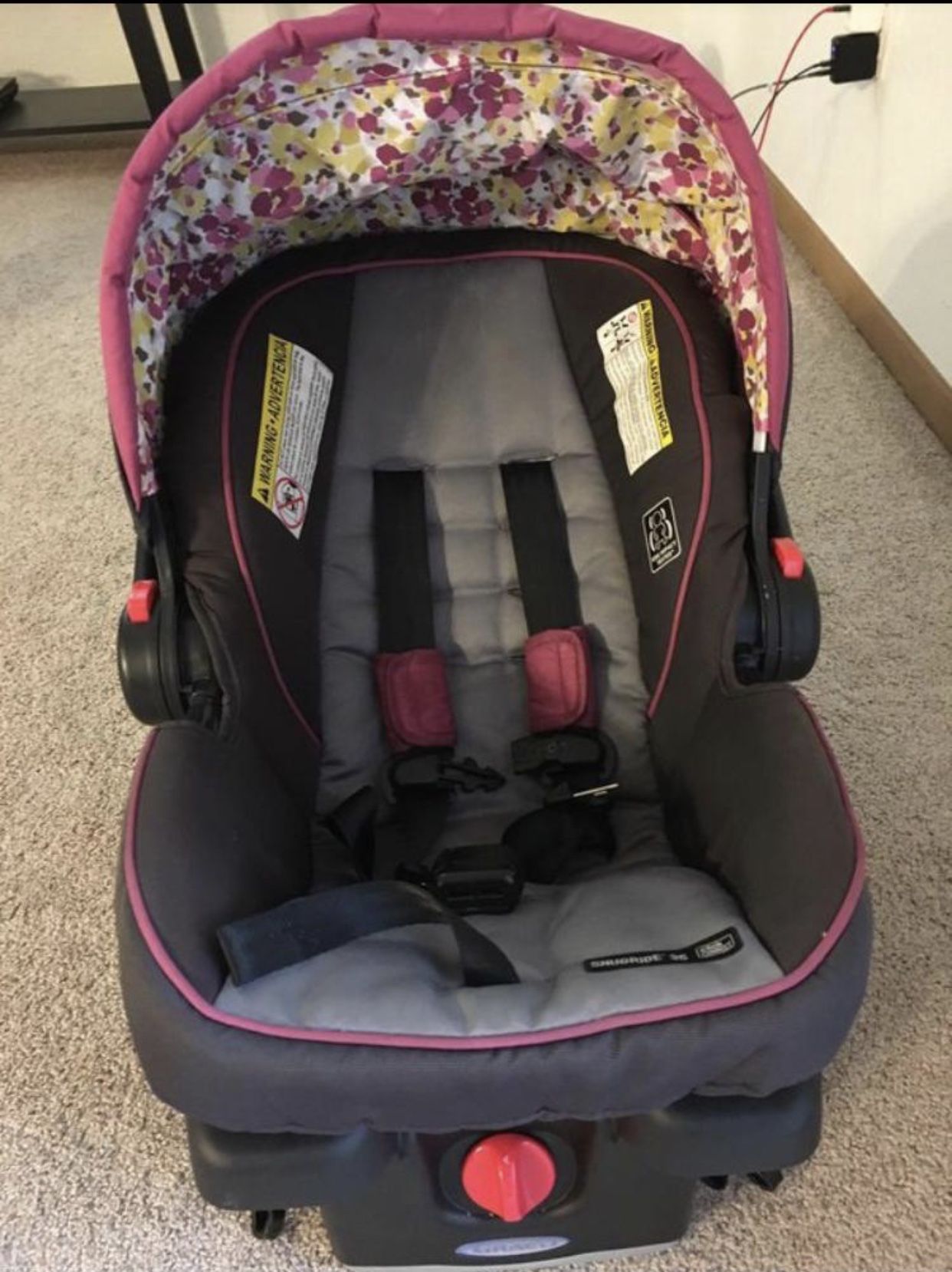 CRACO Infant Car seat with base