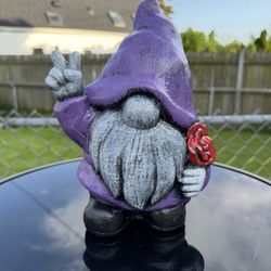 The peace and love gnome
