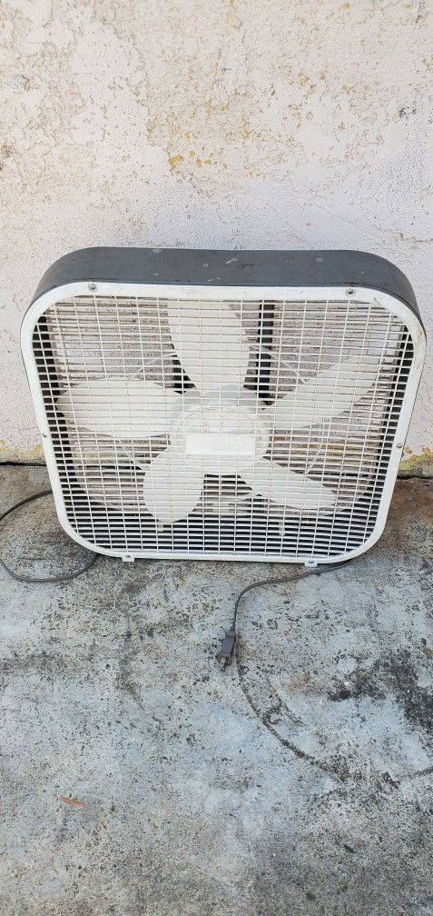 holmes 20 inch heavy duty fan works great!