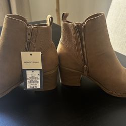 NEW Women’s Memory Foam Ankle Boots - Fits more like a Size 6