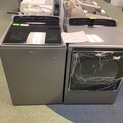 WHIRLPOOL WASHER AND GAS DRYER SET