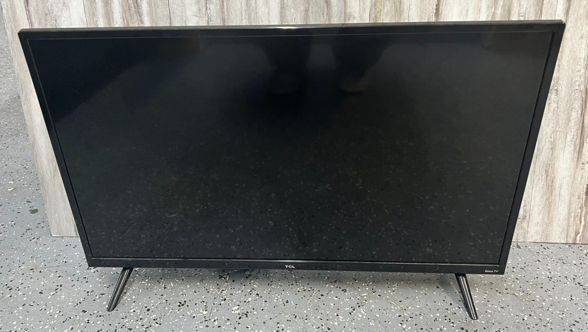 TCL 32S331 32" Class 3-Series HD LED Roku Smart TV – Black (no remote) (PO1022094)