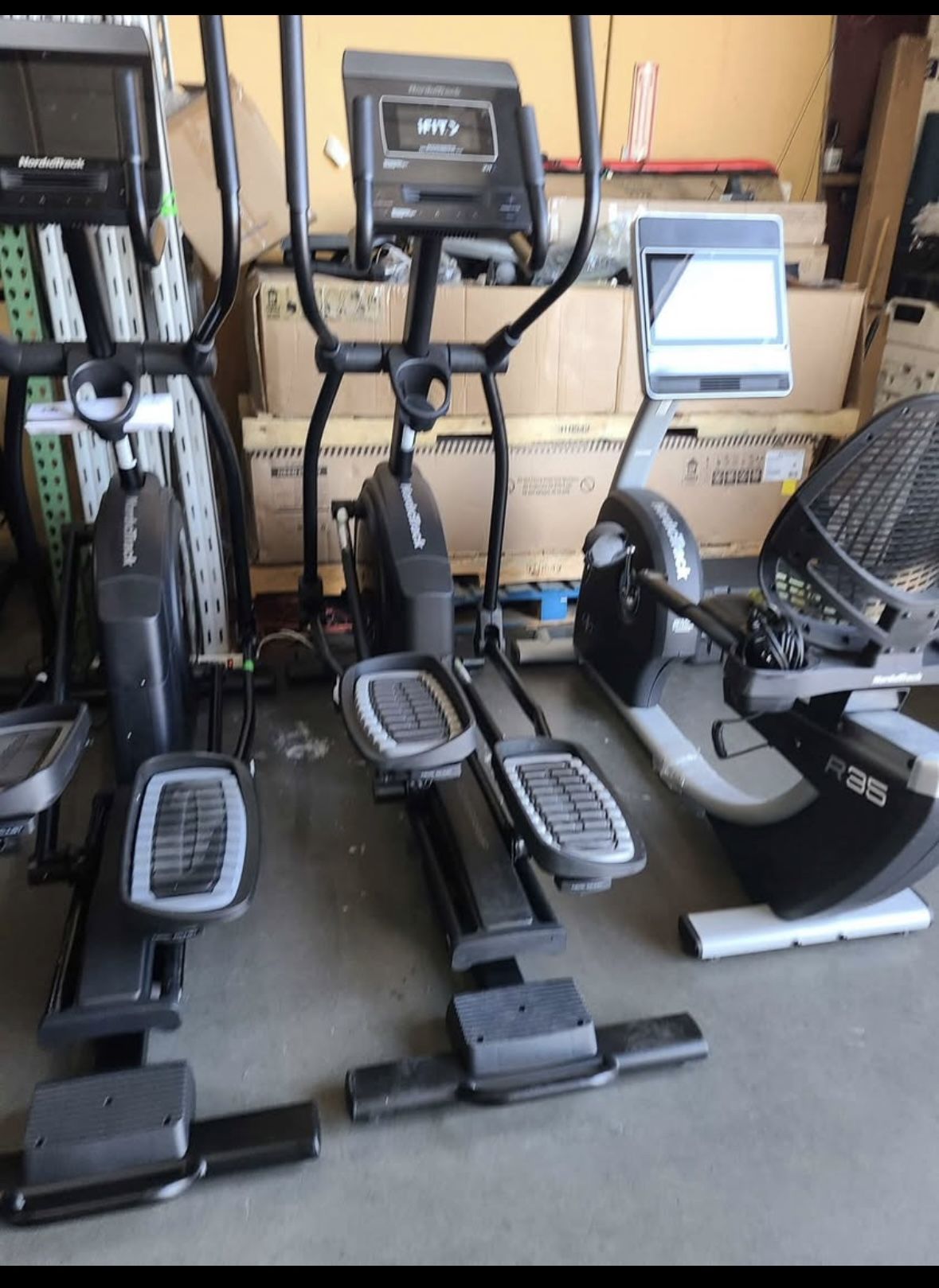 Nordictrack Airglide 7i Elliptical  - 15% incline -5% decline - 380$