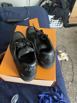 LV ‘s all black