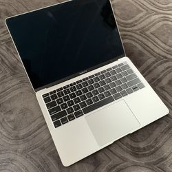 2018 13.3”inch MacBook Air. Screen And Battery Is Broken. Selling For Parts Or Repair