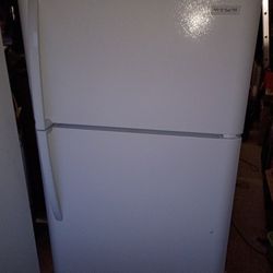 Frigidaire Refrigerator Top Freezer 