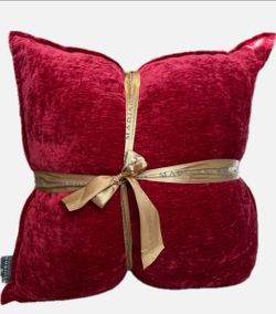 Set of 4 Madison Luxury Red Velvet Throw Pillows - 24"x24" Great Condition